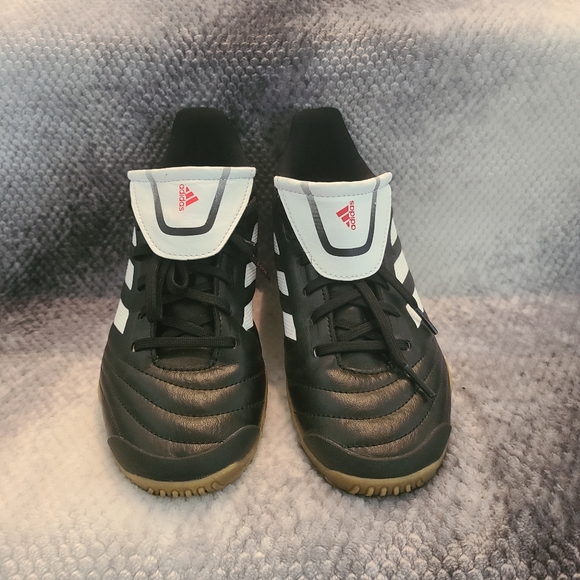 Adidas indoor soccer shoe - Picture 2 of 4